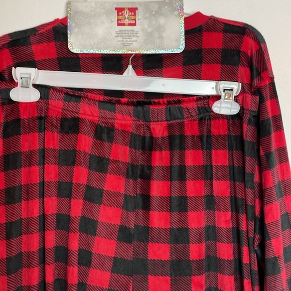 NWT Family Matching pajamas Dad Size Large Color Plaid Red & Black - Picture 5 of 8